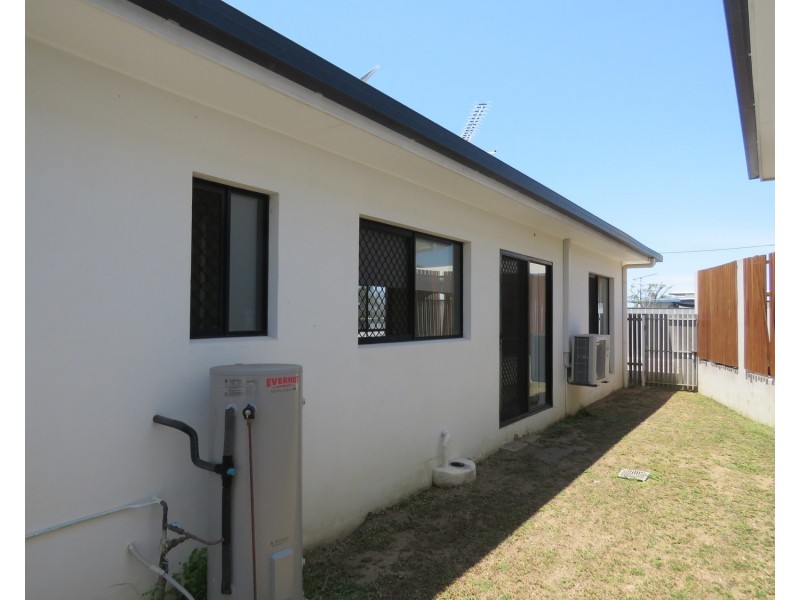 1/13 Queens Road, Bowen QLD 4805