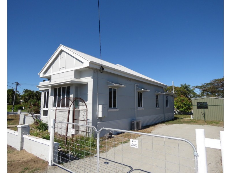 61 Esplanade, Bowen QLD 4805