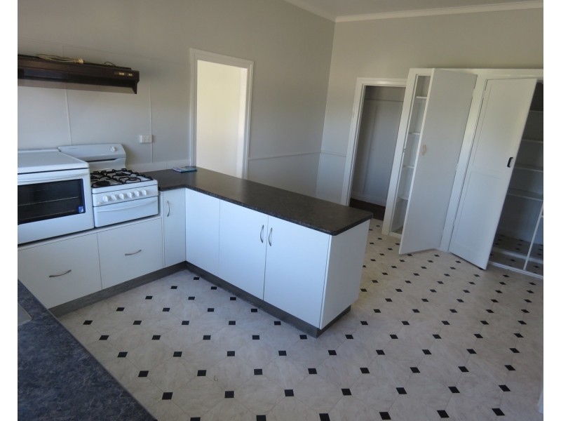 61 Esplanade, Bowen QLD 4805