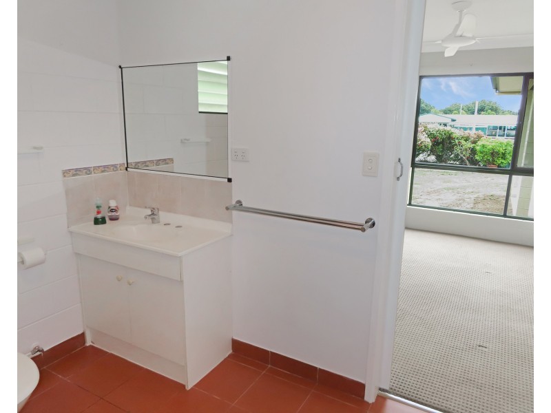 2/13 Murroona Street, Bowen QLD 4805