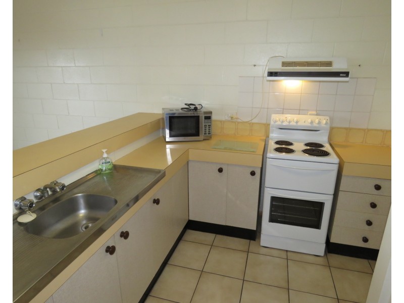 4/10 Poinciana Drive, Bowen QLD 4805