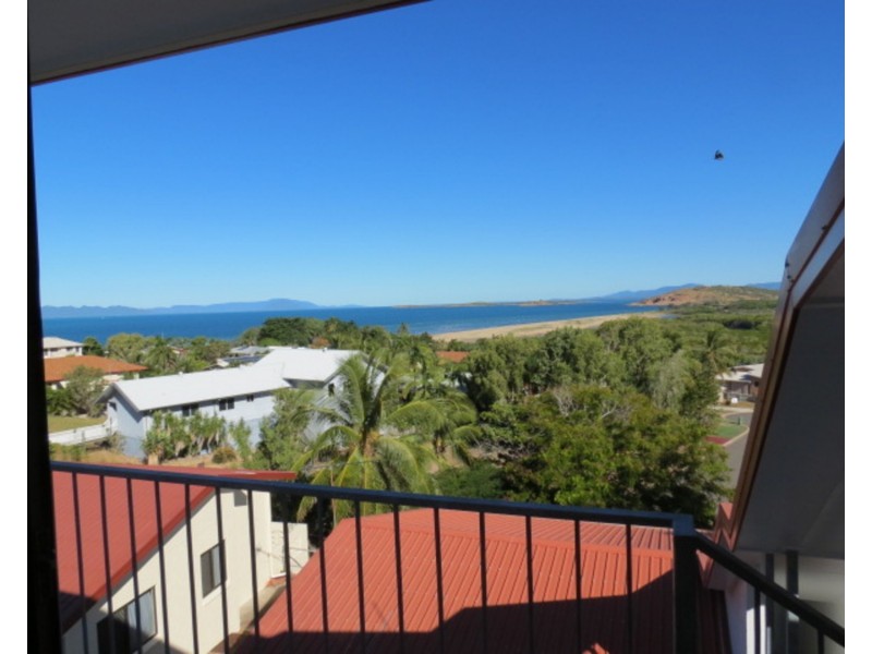 4/10 Poinciana Drive, Bowen QLD 4805