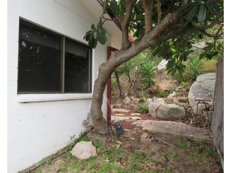 4/10 Poinciana Drive, Bowen QLD 4805