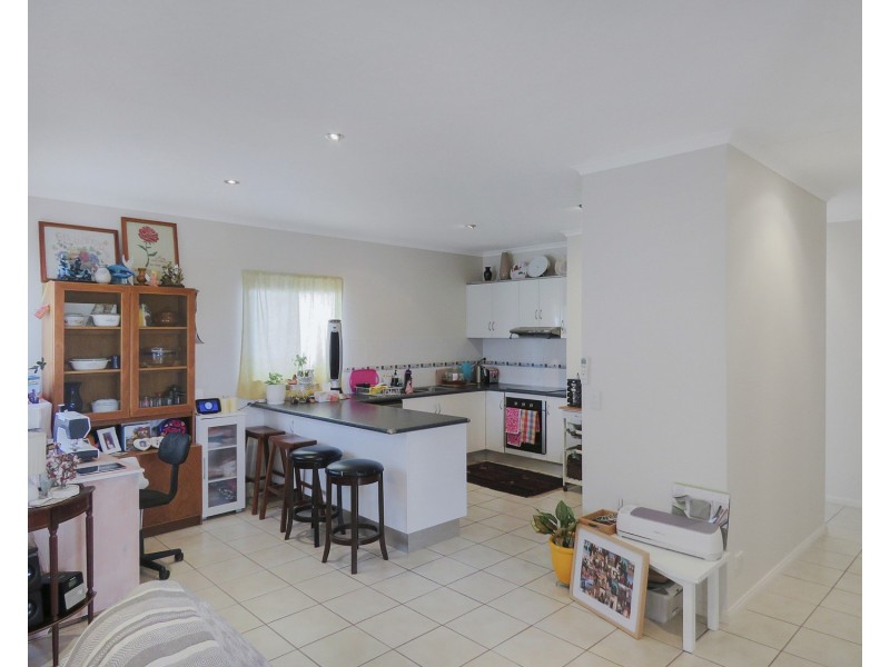 2/13 Queens Road, Bowen QLD 4805