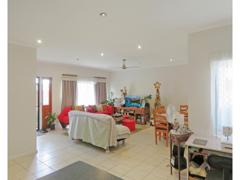 2/13 Queens Road, Bowen QLD 4805