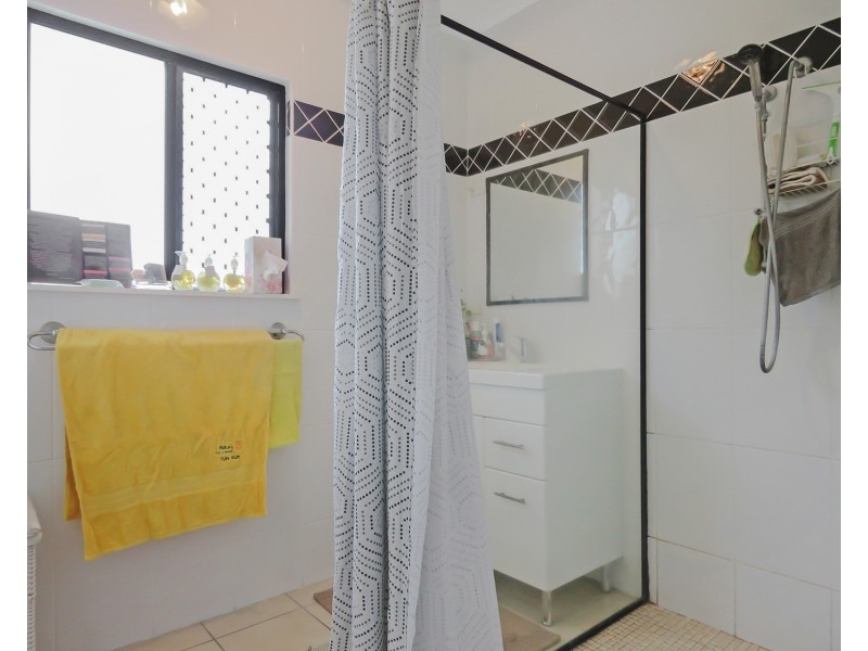 2/13 Queens Road, Bowen QLD 4805