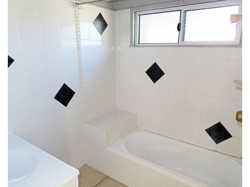 65 Poole Street, Bowen QLD 4805