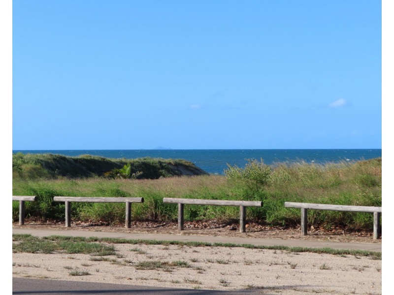 47 Queens Beach Esplanade, Bowen QLD 4805