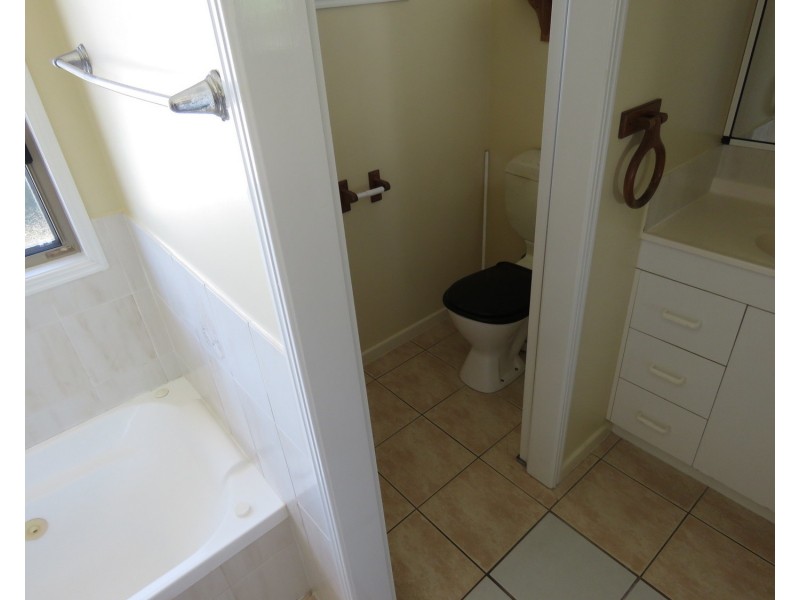 43 Whyte Avenue, Brisk Bay QLD 4805