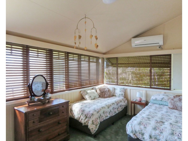 33 Thomas Street, Bowen QLD 4805