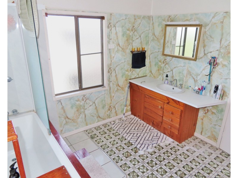 10 Christison Street, Bowen QLD 4805