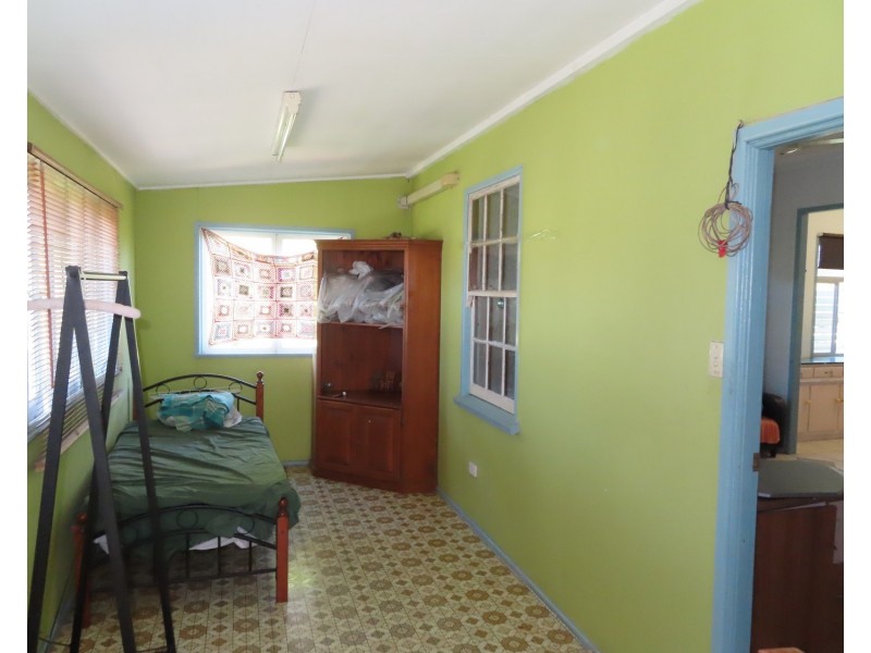 54 Livingstone Street, Bowen QLD 4805