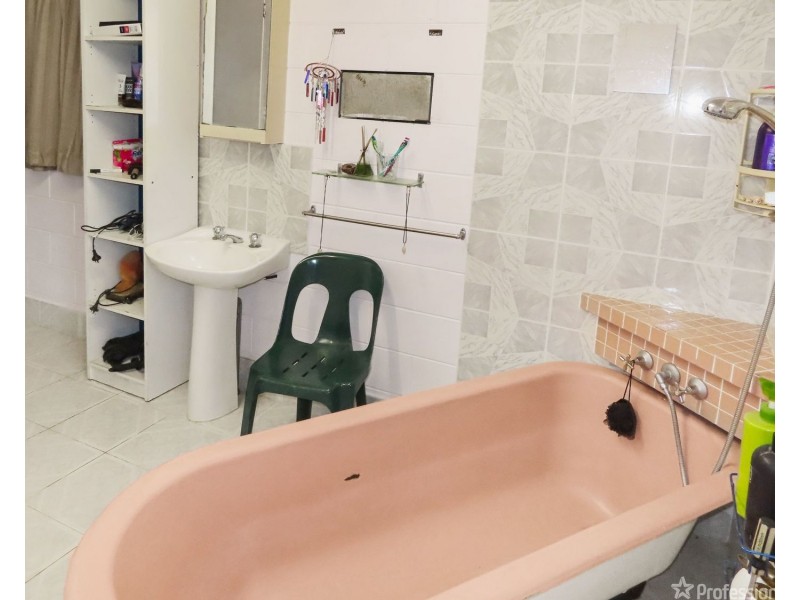 25 Thomas Street, Bowen QLD 4805