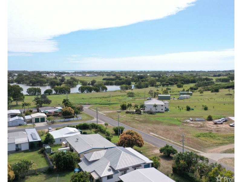 27 Hay Street, Bowen QLD 4805