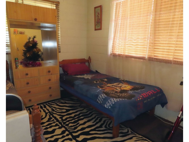 27 Hay Street, Bowen QLD 4805