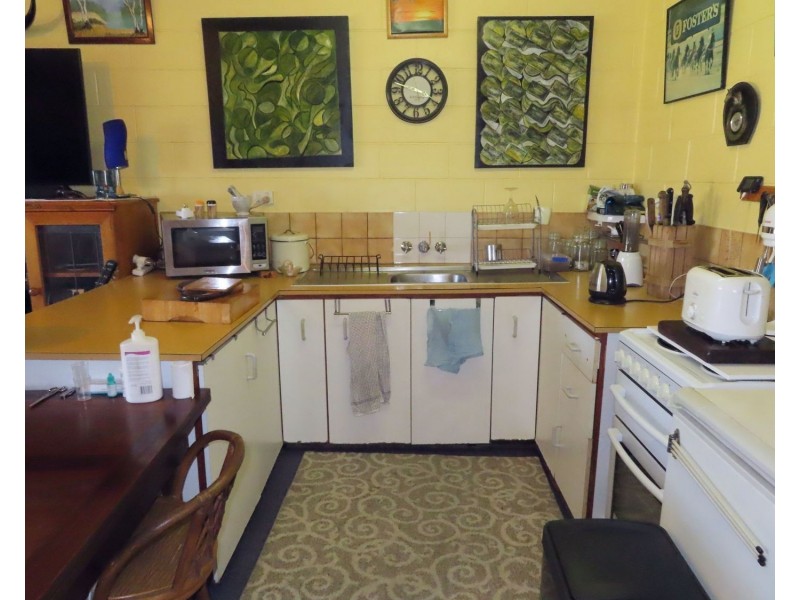 27 Hay Street, Bowen QLD 4805