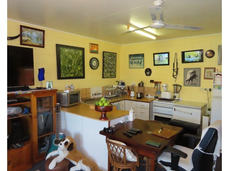 27 Hay Street, Bowen QLD 4805