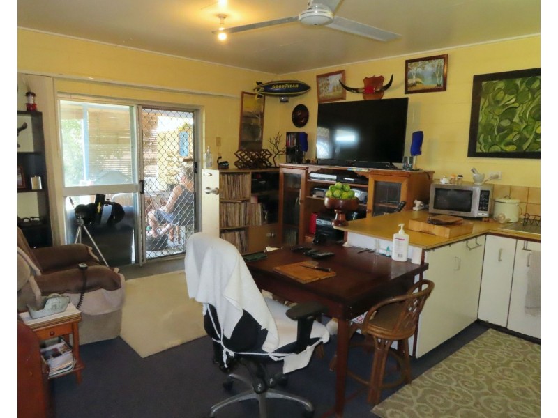 27 Hay Street, Bowen QLD 4805