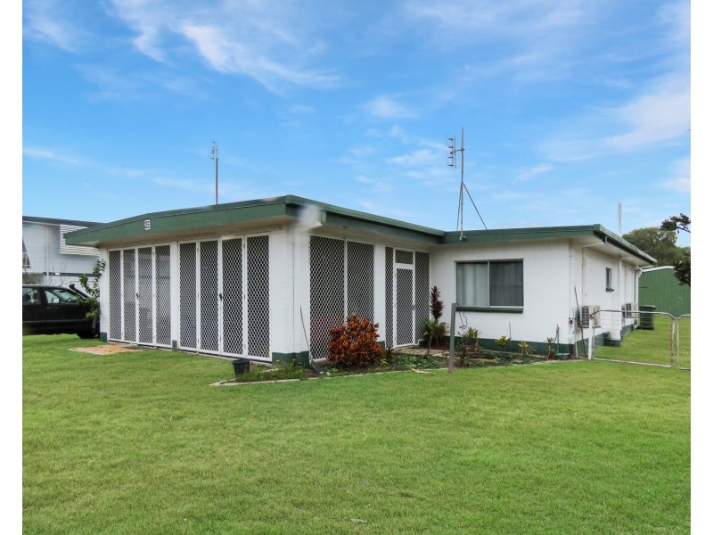 Units 1 & 2/25 Gloucester Street, Bowen QLD 4805