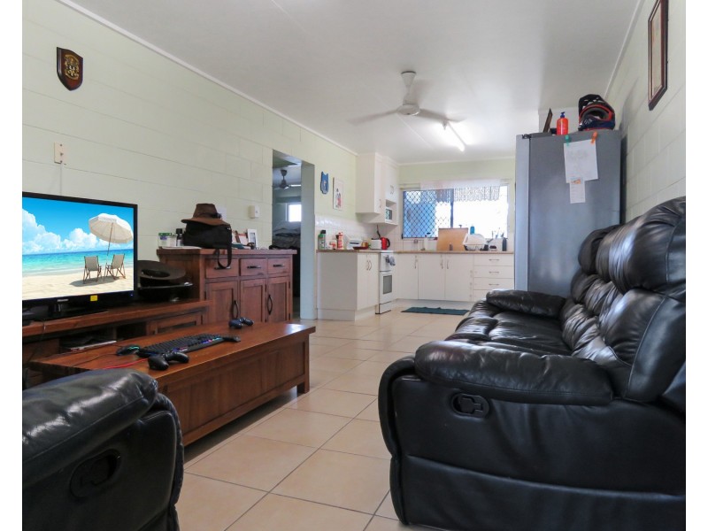Units 1 & 2/25 Gloucester Street, Bowen QLD 4805
