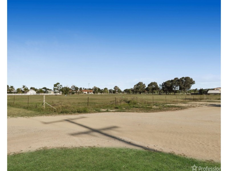 121 Flemington Road, Bowen QLD 4805