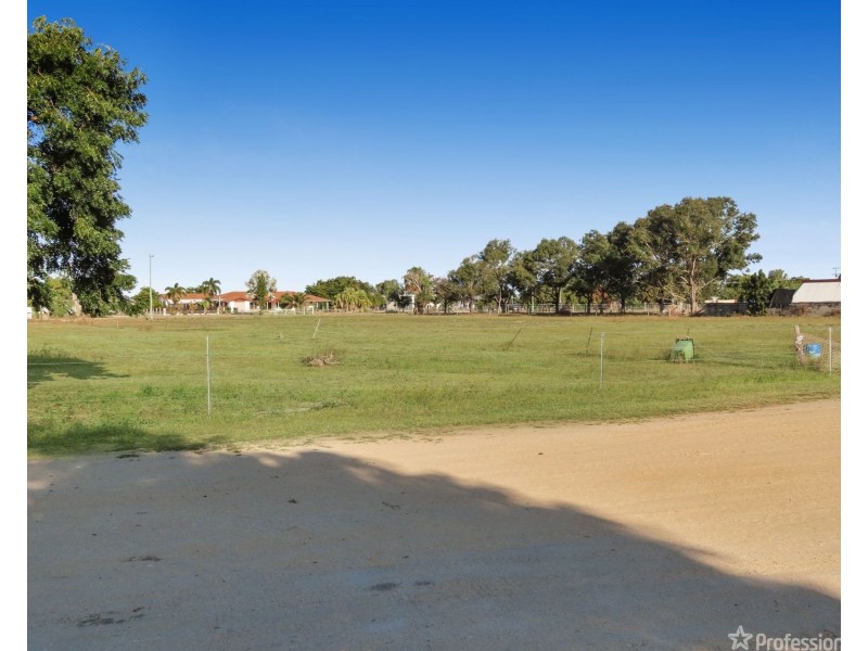 121 Flemington Road, Bowen QLD 4805