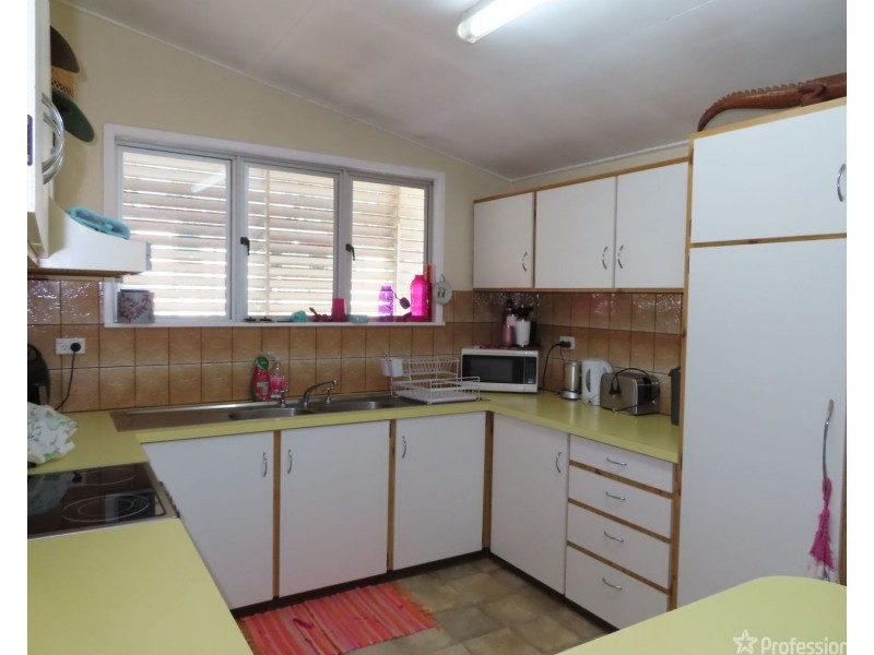 55 Poole Street, Bowen QLD 4805