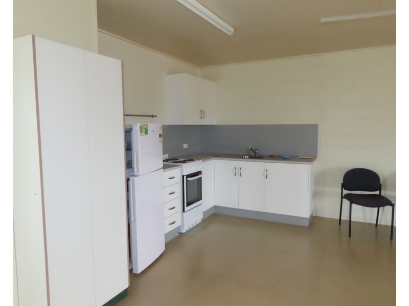 4/10A Don Street, Bowen QLD 4805