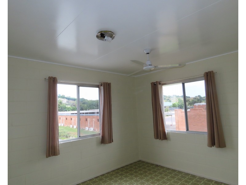 4/10A Don Street, Bowen QLD 4805