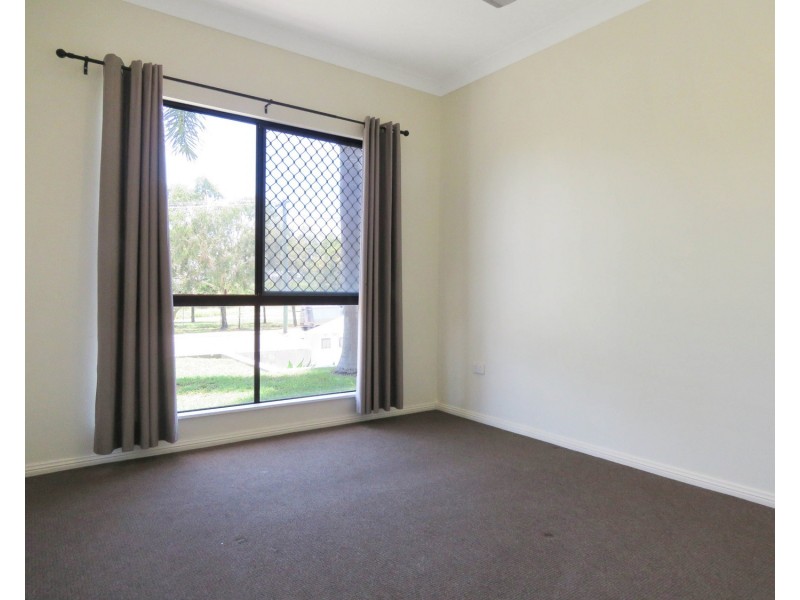1/13 Queens Road, Bowen QLD 4805