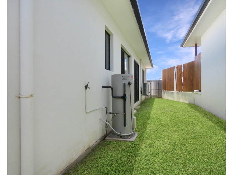 1/13 Queens Road, Bowen QLD 4805