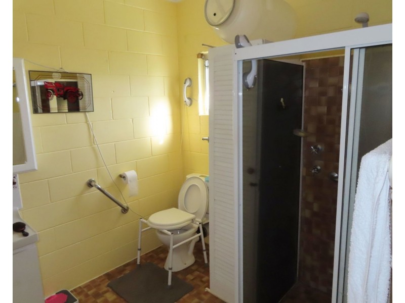 2/27 Hay Street, Bowen QLD 4805