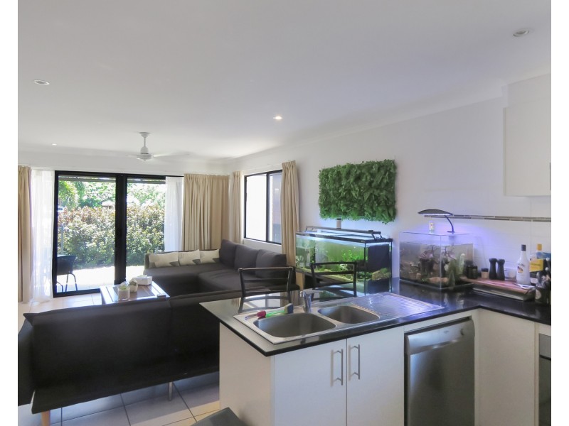 4/74a Powell Street, Bowen QLD 4805