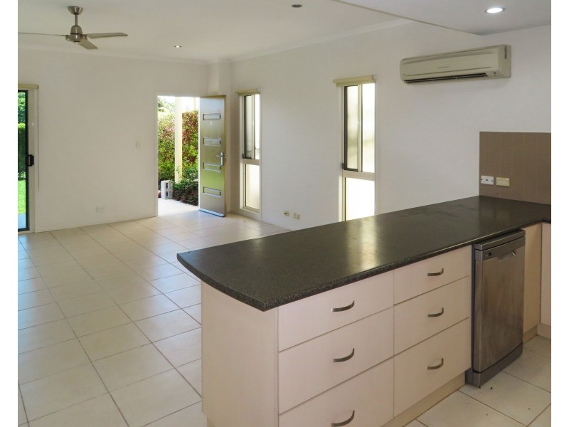 2/1 Murroona Street, Bowen QLD 4805
