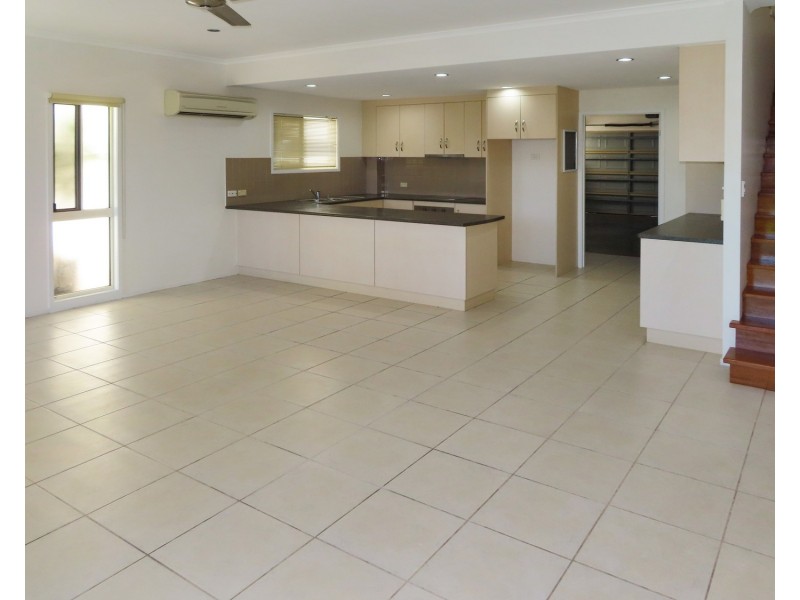 2/1 Murroona Street, Bowen QLD 4805