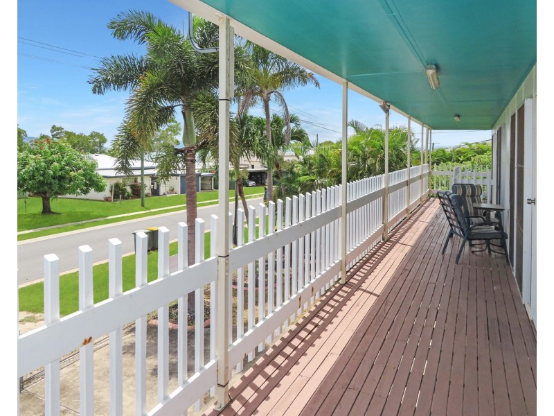 69 Whyte Avenue, Bowen QLD 4805