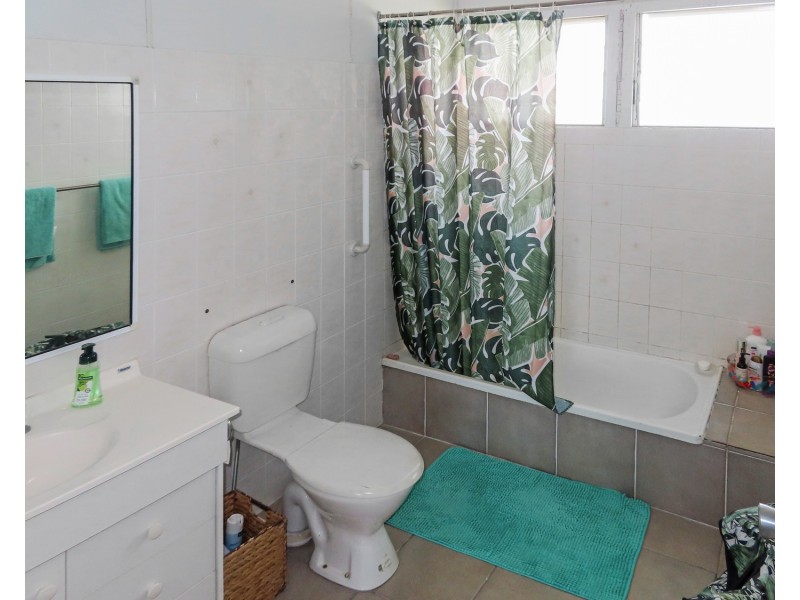 69 Whyte Avenue, Bowen QLD 4805