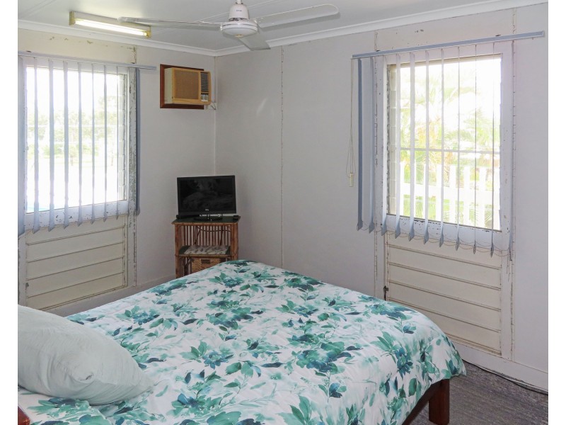 69 Whyte Avenue, Bowen QLD 4805