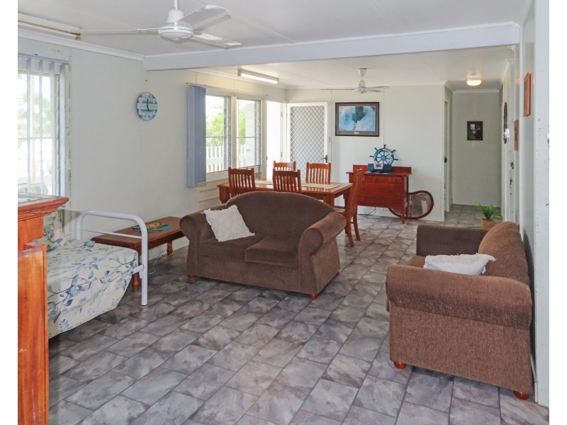 69 Whyte Avenue, Bowen QLD 4805