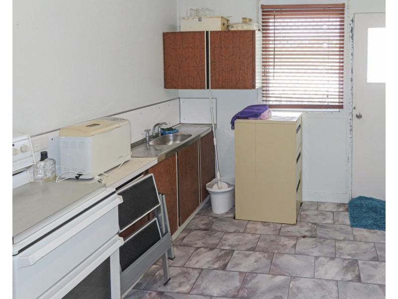 69 Whyte Avenue, Bowen QLD 4805