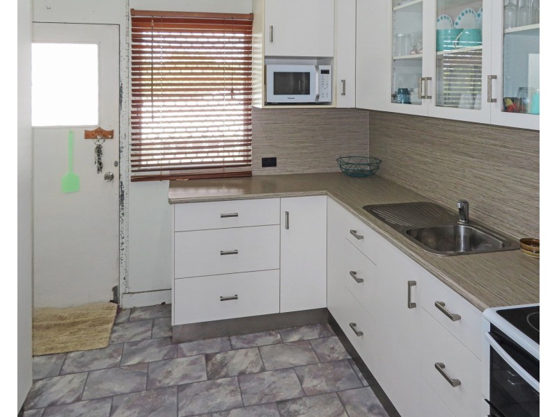 69 Whyte Avenue, Bowen QLD 4805