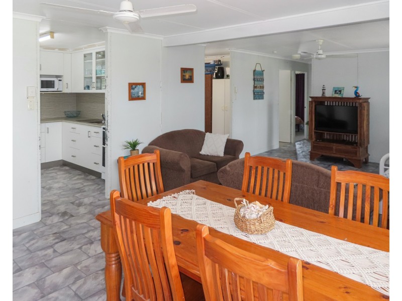 69 Whyte Avenue, Bowen QLD 4805