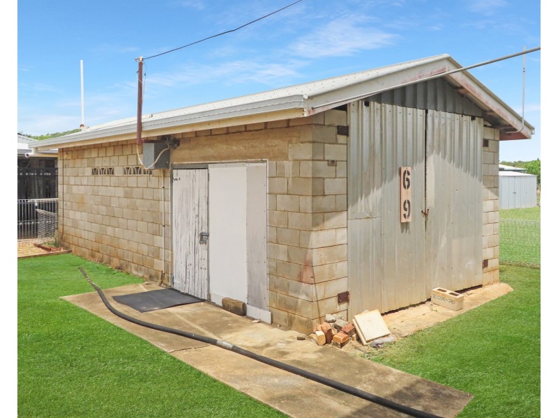 69 Whyte Avenue, Bowen QLD 4805