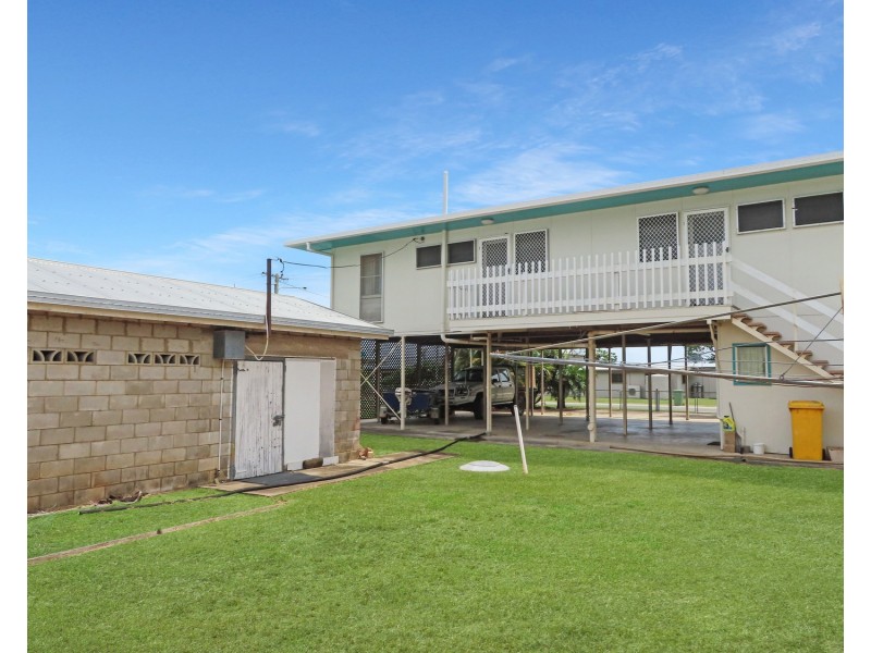 69 Whyte Avenue, Bowen QLD 4805