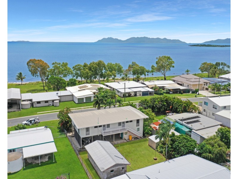 69 Whyte Avenue, Bowen QLD 4805