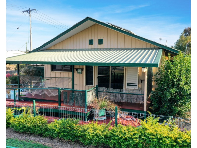 18 Thomas Street, Bowen QLD 4805