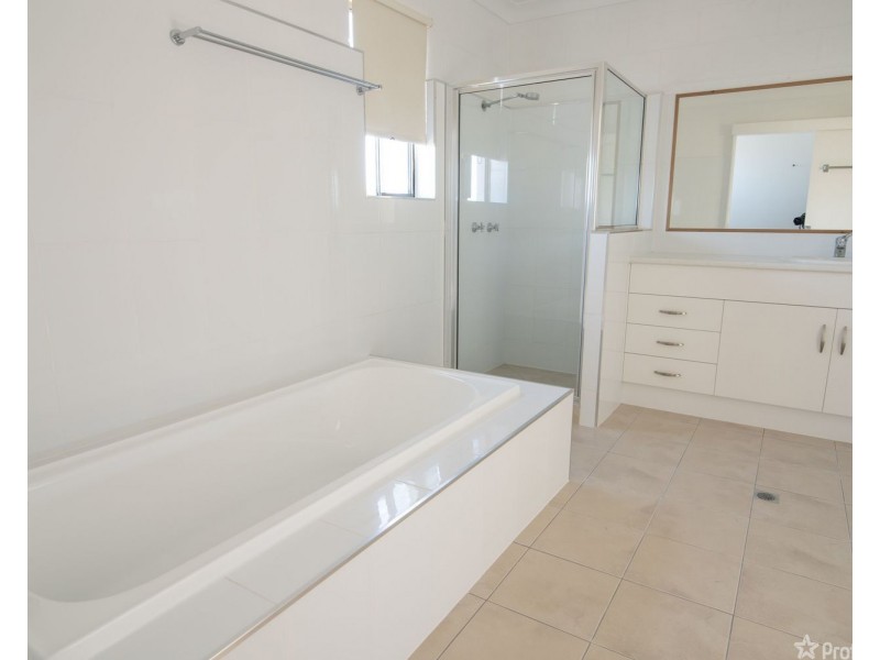 12 Wentworth Street, Bowen QLD 4805