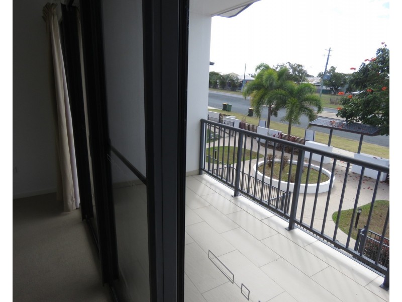 4/74A Powell Street, Bowen QLD 4805