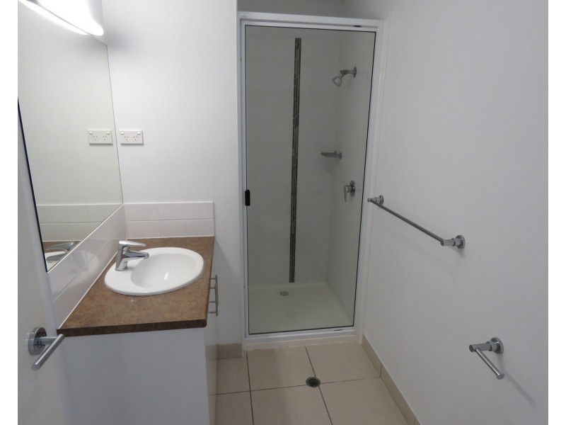 4/74A Powell Street, Bowen QLD 4805
