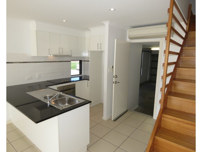 4/74A Powell Street, Bowen QLD 4805